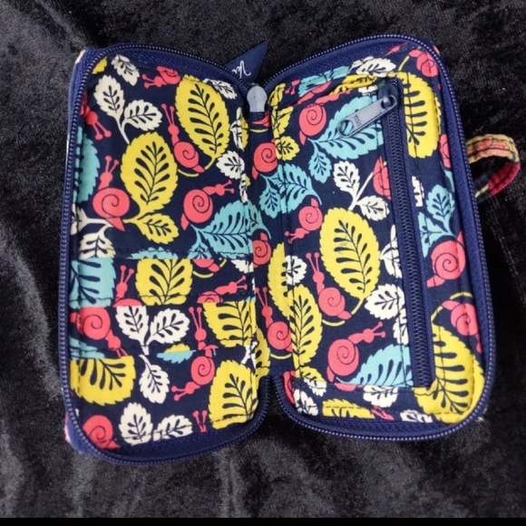 Vera Bradley Handbags - Vera Bradley snail interior wristlet ID display